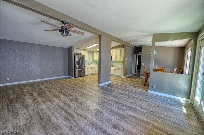 Building Photo - 5581 Wheatfield Dr
