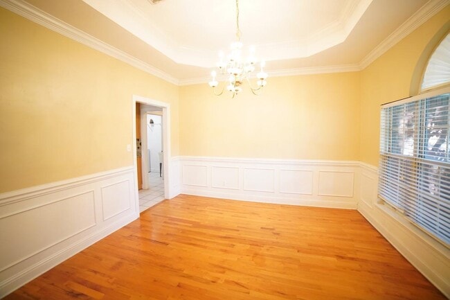 Building Photo - 352 Meadow Ridge Dr