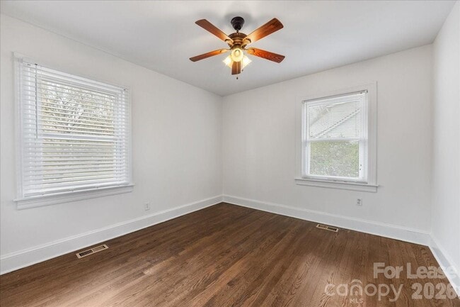 Building Photo - 5711 Oak Dr