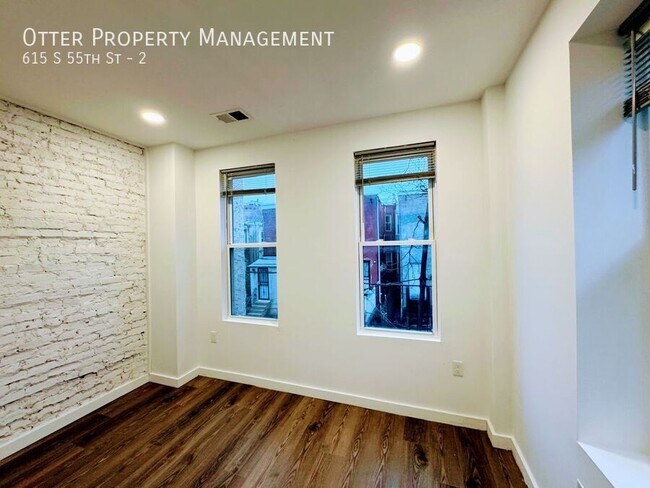 Building Photo - 615 S 55th St