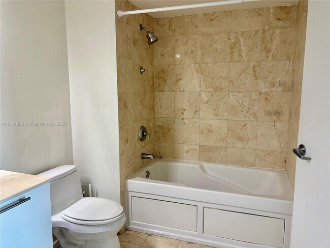 Building Photo - 1800 N Bayshore Dr