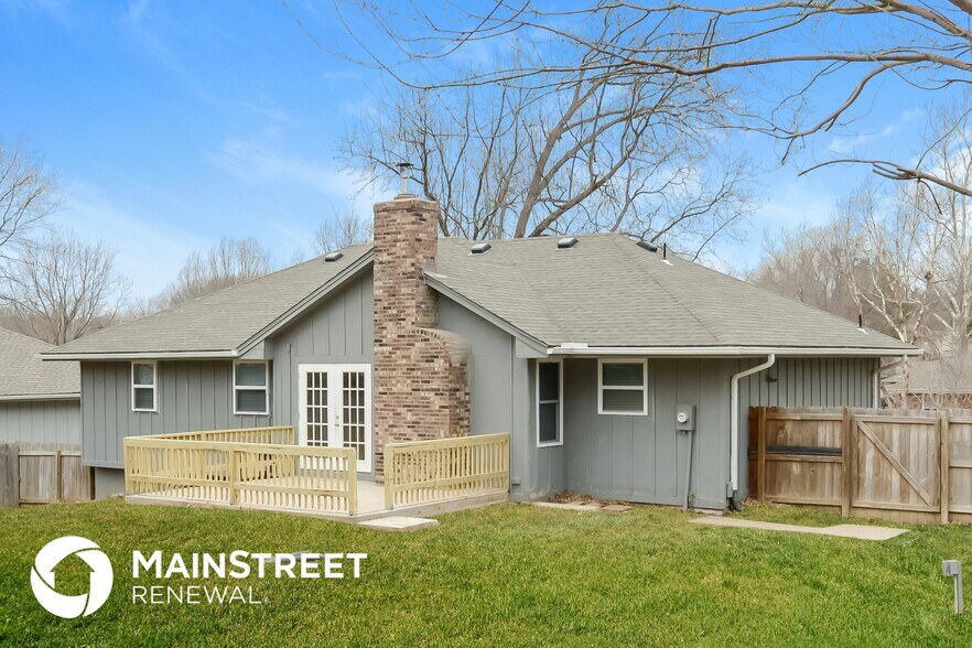 Building Photo - 417 NE Colonial Ct