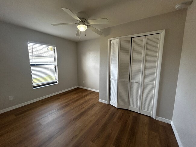 Building Photo - 3307 SW 11th Pl
