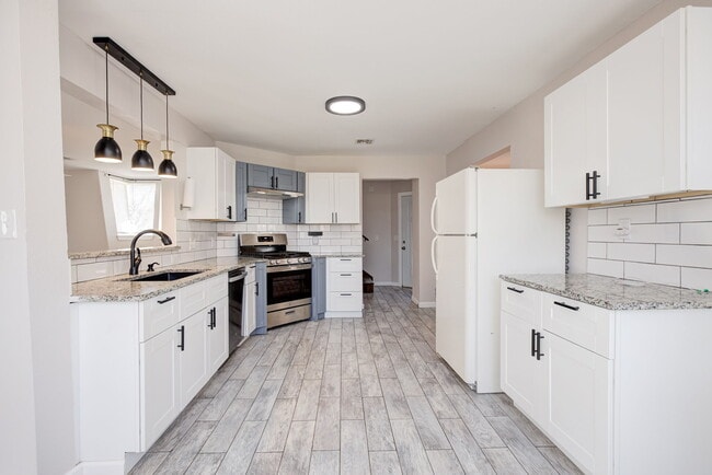 Building Photo - 608 E Eufaula St