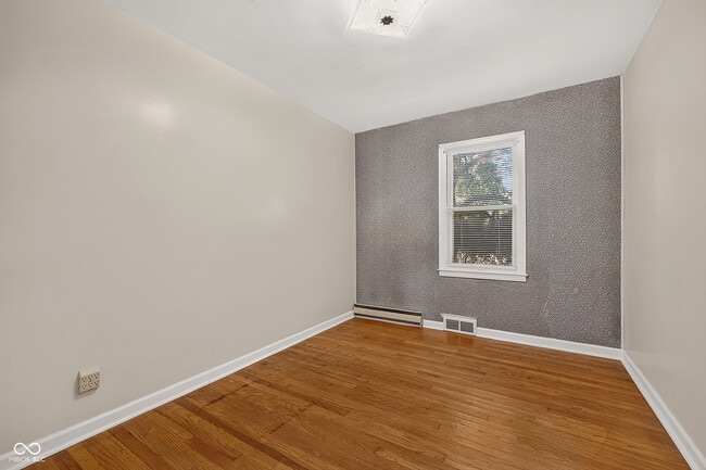 Building Photo - 3916 W 96th St
