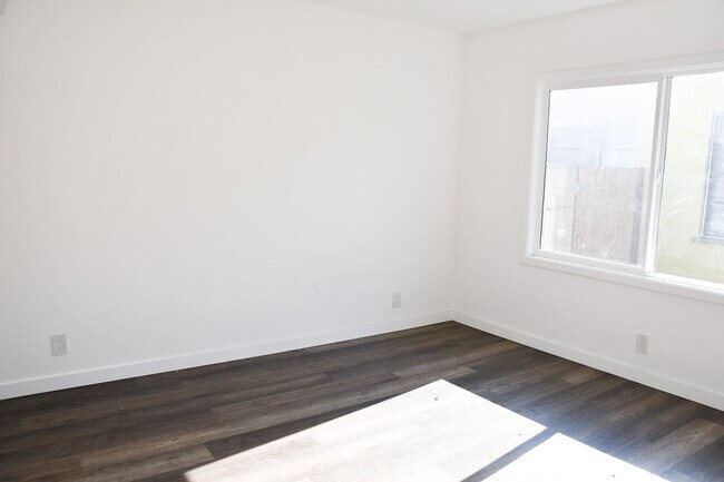 Building Photo - Jameson (167-169)