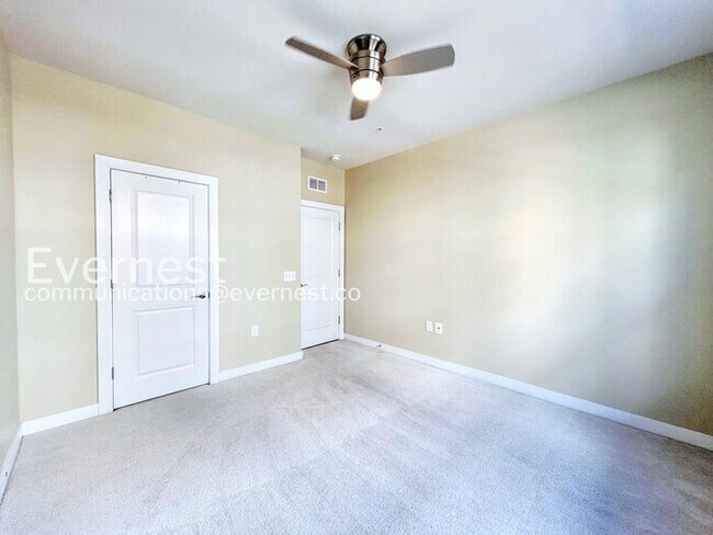 Building Photo - Spacious 3 Bed, 2.5 Bath Town Home with Attached Garage | Pet Friendly