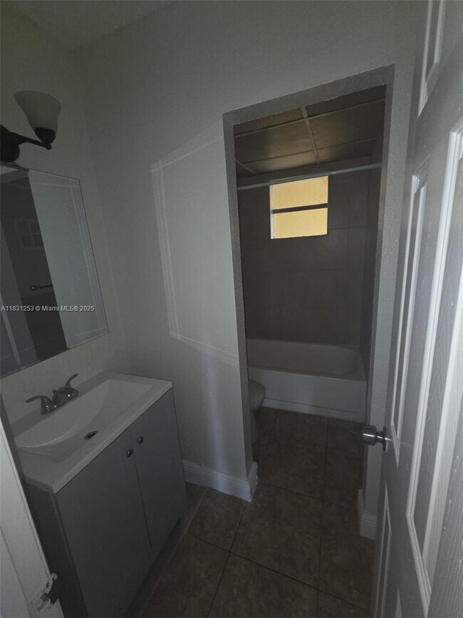 Building Photo - 575 W 69th St