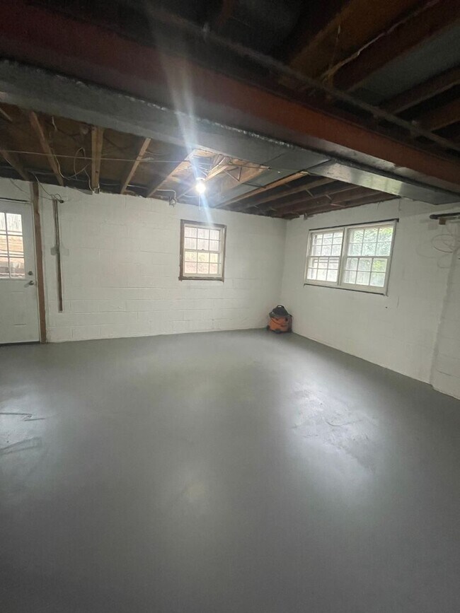 Building Photo - Single Family in Silver Spring