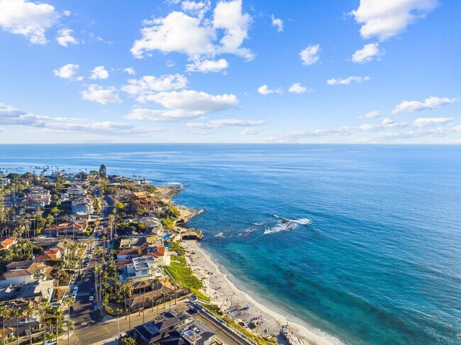 Building Photo - 6333 La Jolla Blvd