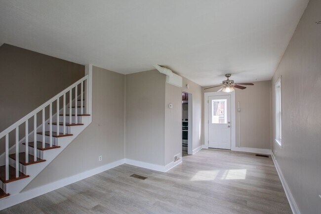 Building Photo - Lovely 2 BR/1 BA EOG Townhome in Brooklyn ...