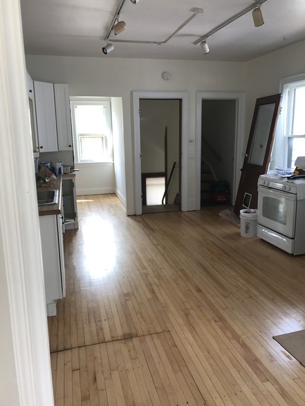 Eat in kitchen - 2471 S Howell Ave