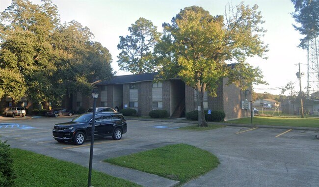 Building Photo - 1305 E Bayou Rd