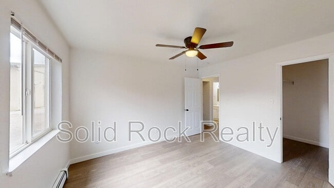 Building Photo - 3014 Mallard Dr