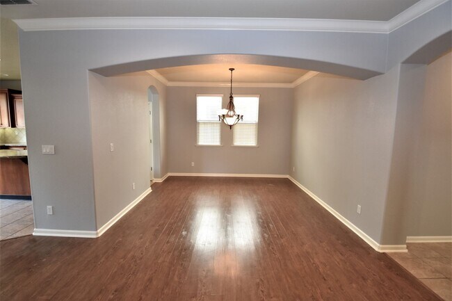 Building Photo - 3303 Southerland Rd