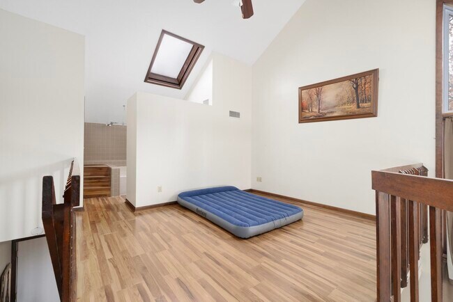 Building Photo - 15 Beechnut St