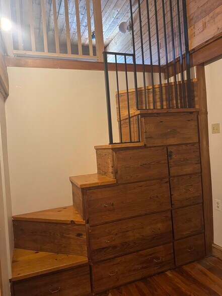 Building Photo - 3 Meadow St