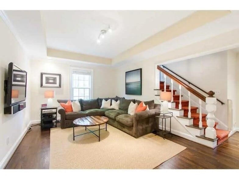 Building Photo - 1916 Greystone Rd NW