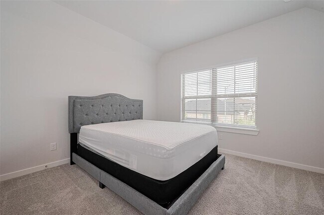 Building Photo - 307 Roselle Leaf Dr