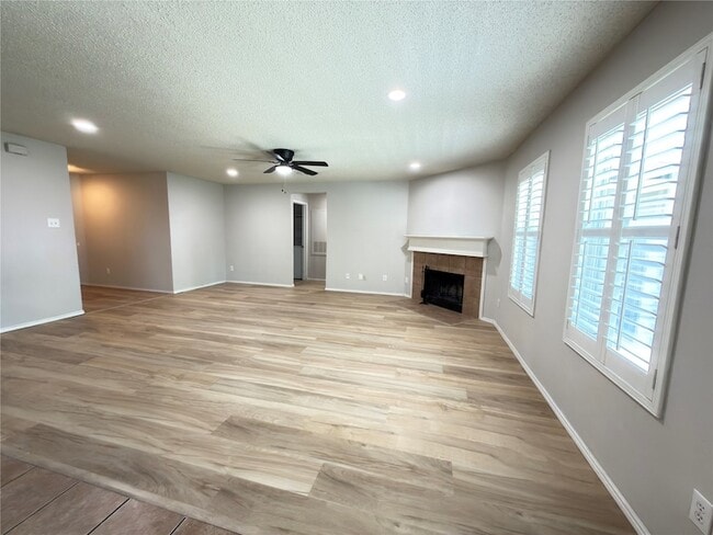 Building Photo - 9620 George Washington Dr