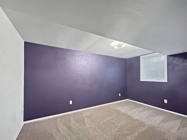 Building Photo - $0 DEPOSIT OPTION. SPACIOUS 4-BEDROOM, 2-B...