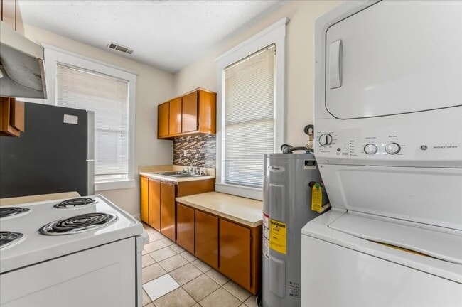 Building Photo - Cozy 1-Bedroom Apartment in Midtown – $1,300/month