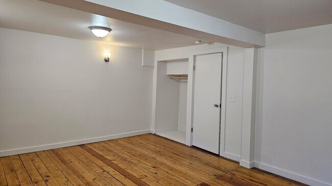 Building Photo - Ruby Duplex
