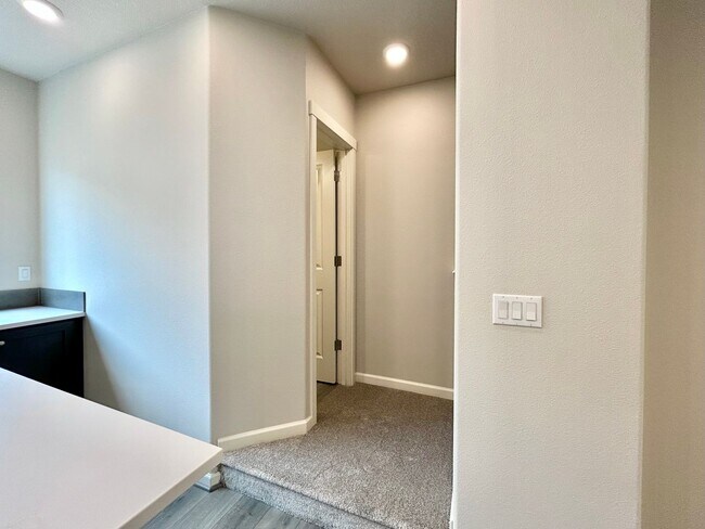 Building Photo - Stunning 2 Bed, 2.5 Bath Craftsman Townhome with Community Amenities!