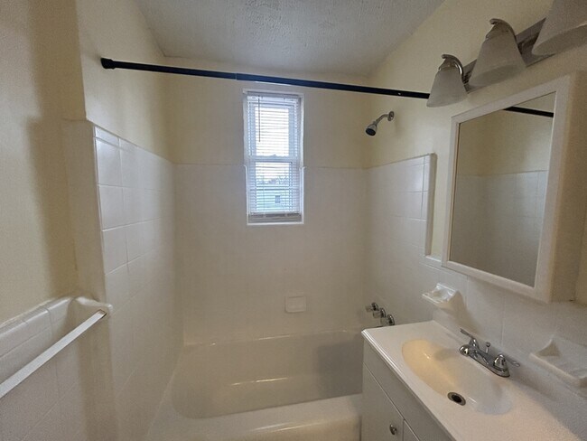 Building Photo - 4329 Halley Terrace SE