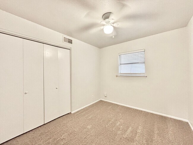 Building Photo - Charming 3-Bedroom Home with 2-Car Garage Near Shopping & Ft. Sam