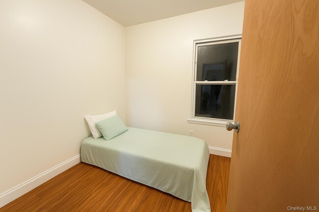 Building Photo - 557 Van Nest Ave