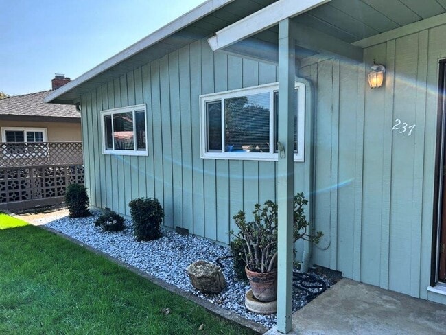 Building Photo - Renovated 3 Bedroom One Story *Vacaville *Pets Negotiable