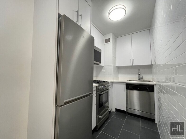 Building Photo - EAST 56 STREET