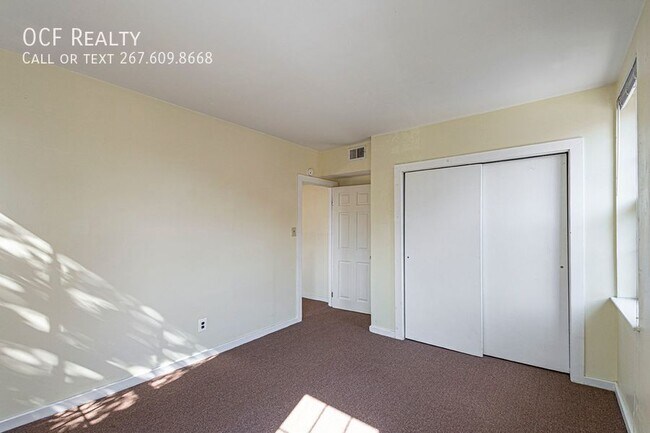 Building Photo - 527 S 21st St