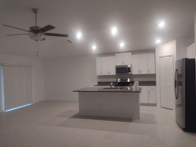 Building Photo - Bartow Rental Home!