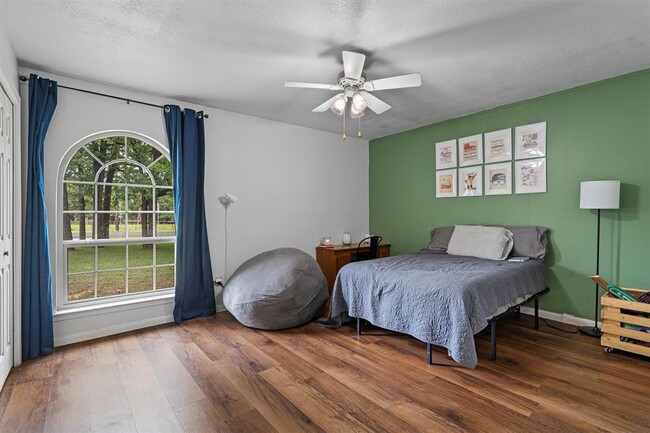 Building Photo - 203 Serenada Dr