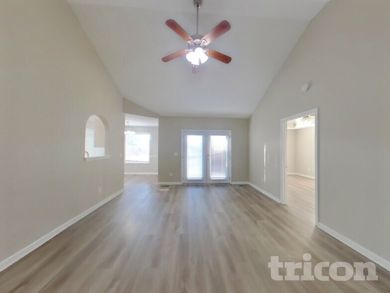 Building Photo - 121 Willowleaf Ln