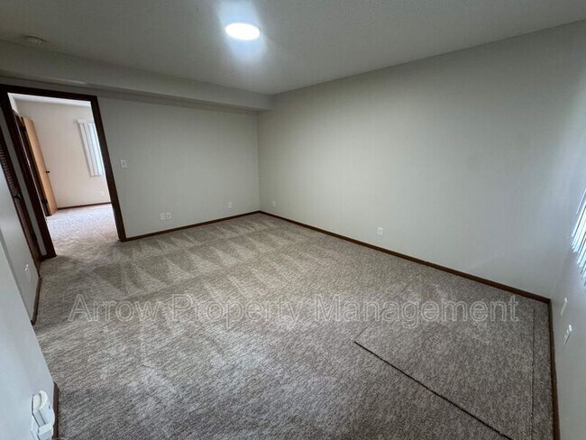 Building Photo - 924 Garfield St