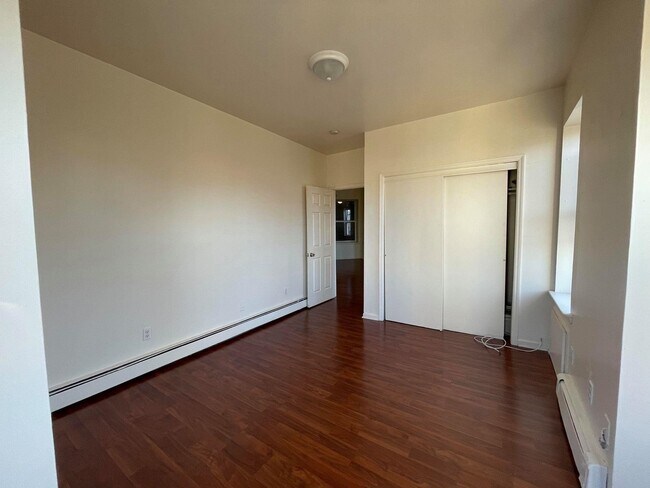 Building Photo - 518-524-524 John F. Kennedy Blvd