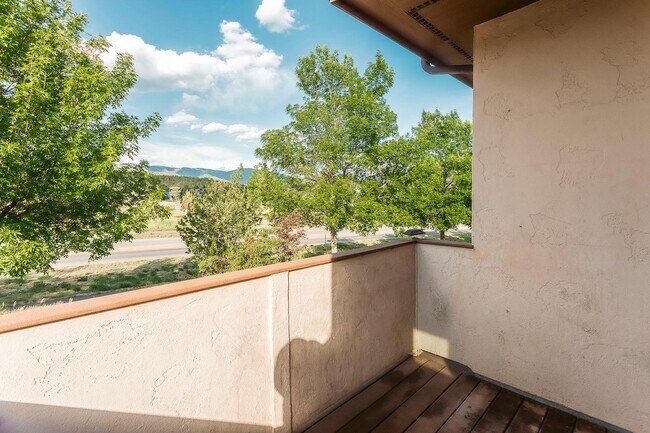 Building Photo - 94 Castle Ridge Dr