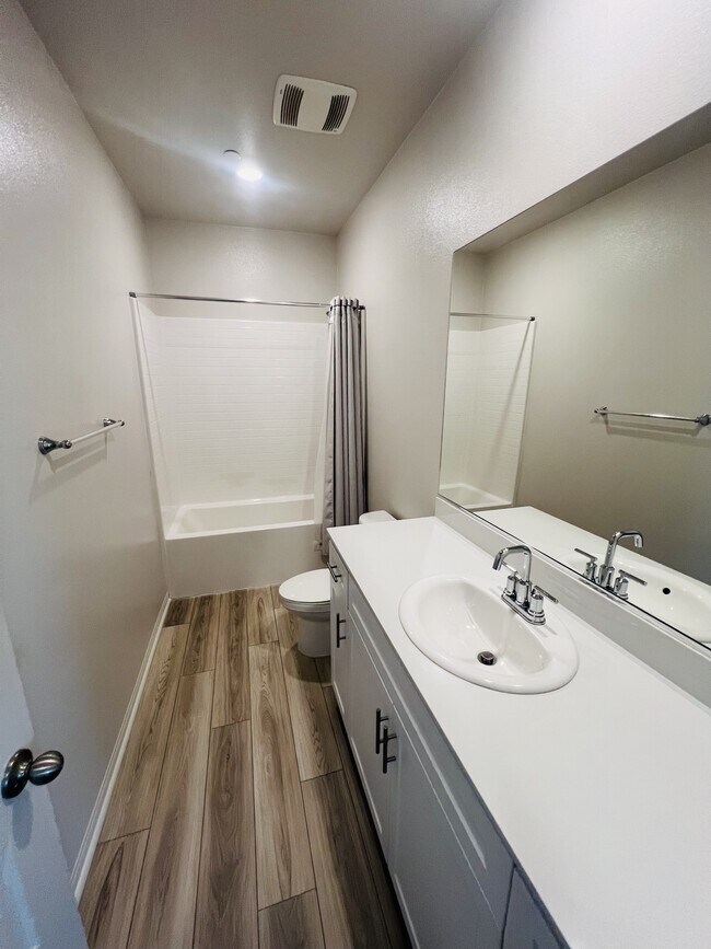 Building Photo - 40383 Birchfield Dr