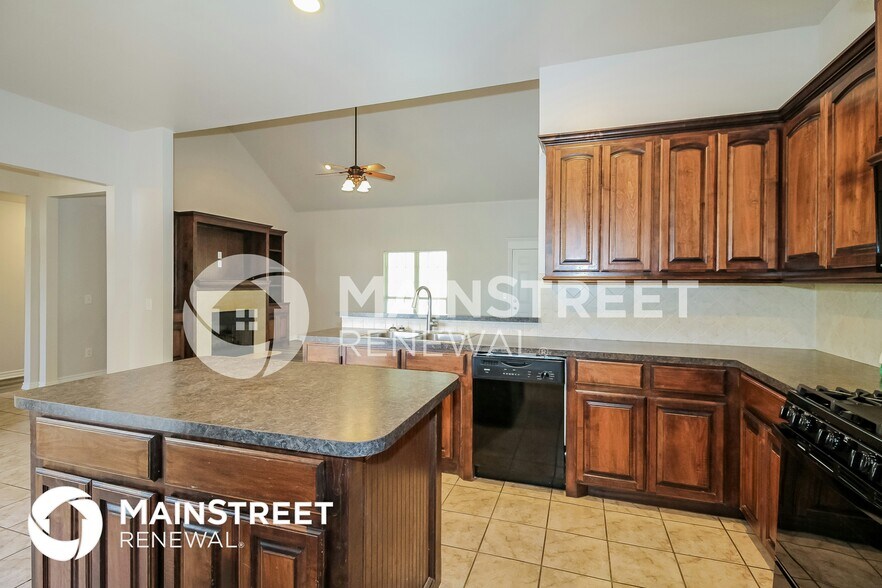 Building Photo - 2660 Clarke St