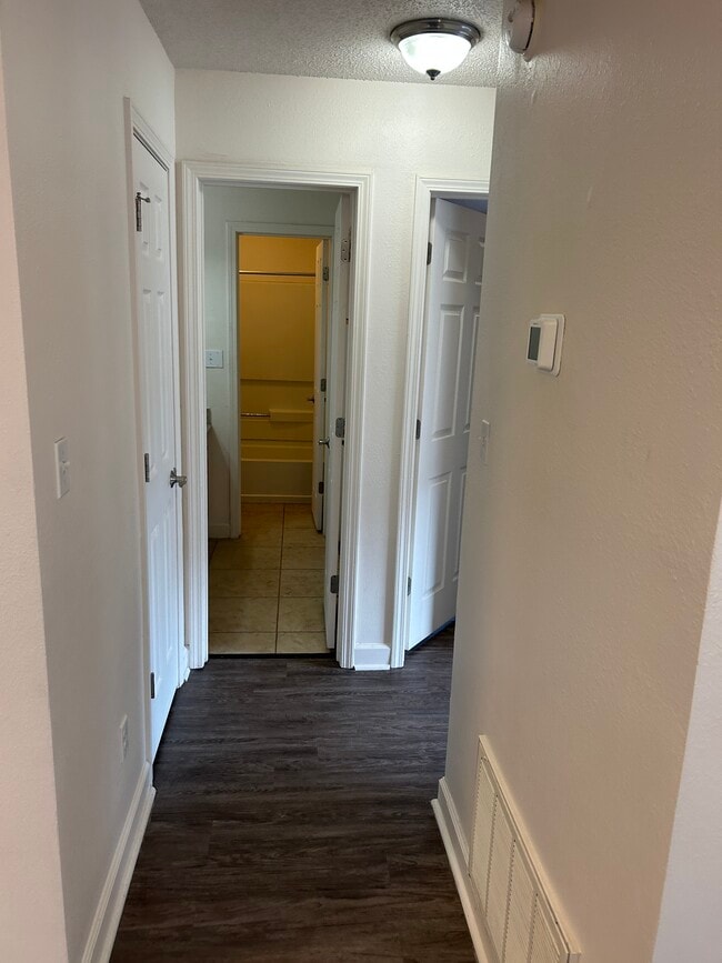 Building Photo - 67 Voda Ct