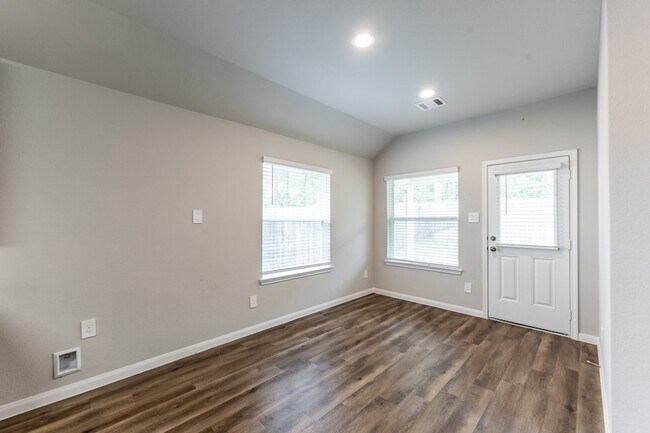 Building Photo - 207 Black Bear Dr