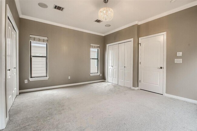 Building Photo - 1115 Kinney Ave