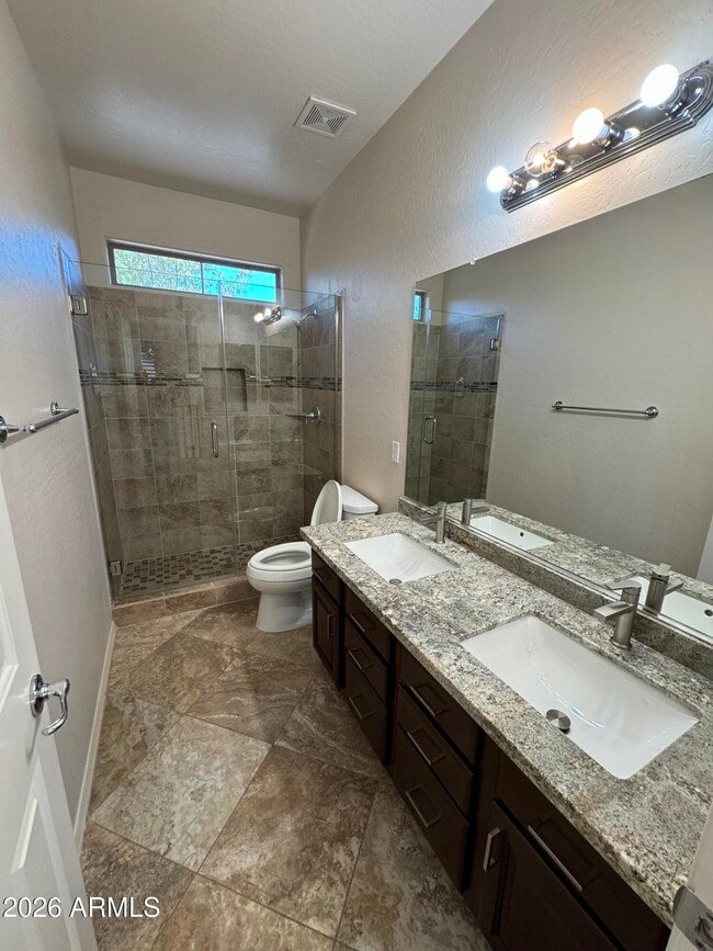 Building Photo - 419 W Balsam Dr