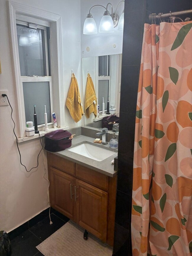 Building Photo - 353 Oakland Ave