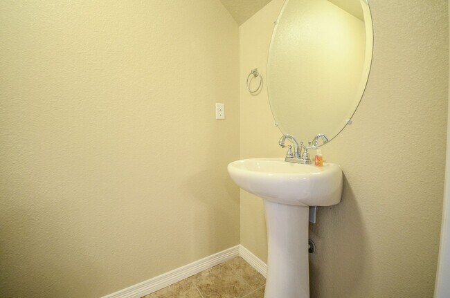 Building Photo - 3836 Manhattan Ave