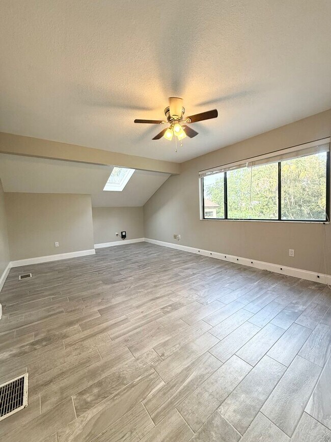 Building Photo - 621 Landings Pl