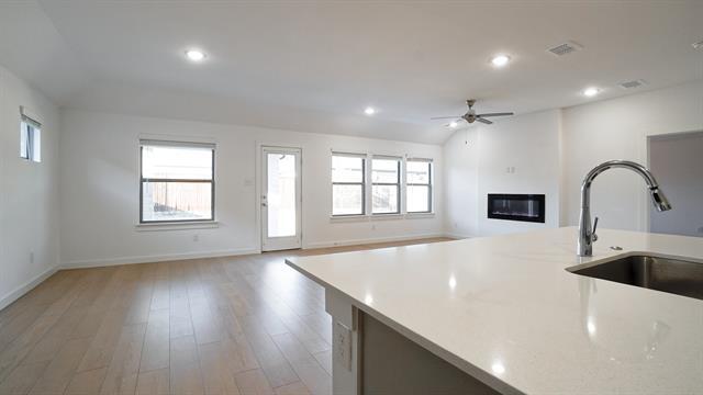 Building Photo - 465 Chase Creek Dr